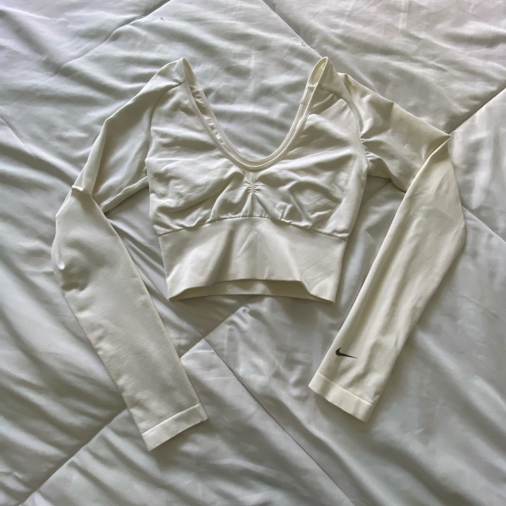 Nike Crop Top Athletic Shirt